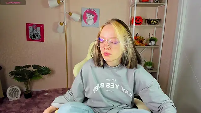 R0cket bunny online show from 11-19-25, 01:05