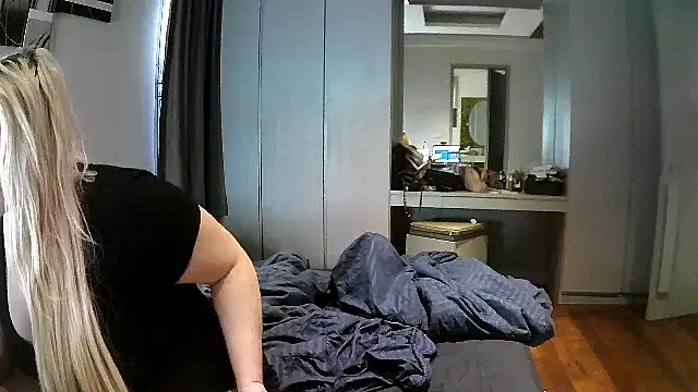 TiaDoll online show from 10-08-25, 09:33