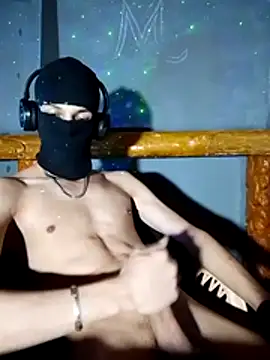 Snapshot of AnthonyDida chatting on 12-17-25, 01:38 AnthonyDida online show from 12-17-25, 01:38