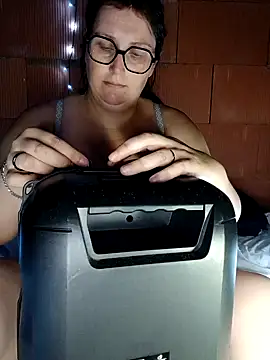 Snapshot of Fformesx chatting on 09-19-25, 04:11 Fformesx online show from 09-19-25, 04:11