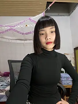 Snapshot of andymi1 chatting on 04-23-26, 01:02 andymi1 online show from 04-23-26, 01:02