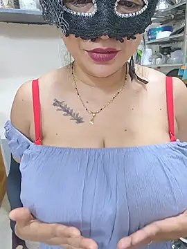 Snapshot of Queen_Nightt chatting on 06-16-26, 03:50 Queen Nightt online show from 06-16-26, 03:50