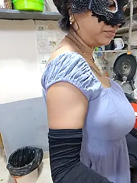Queen Nightt online show from 02-10-26, 03:27