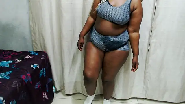 Snapshot of curvydarckcohocolate chatting on 07-13-26, 12:54 curvydarckcohocolate online show from 07-13-26, 12:54
