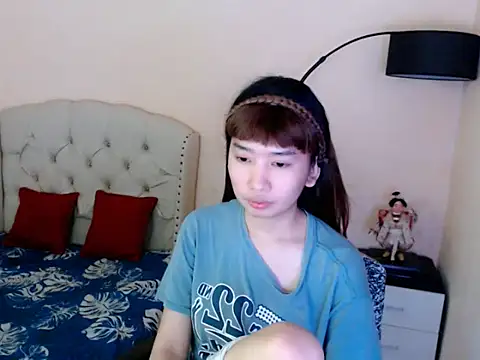 ShantalFoxxy  online show from 05-11-26, 06:37