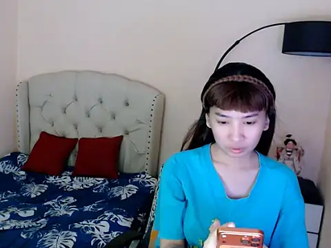 ShantalFoxxy  online show from 06-16-26, 02:44
