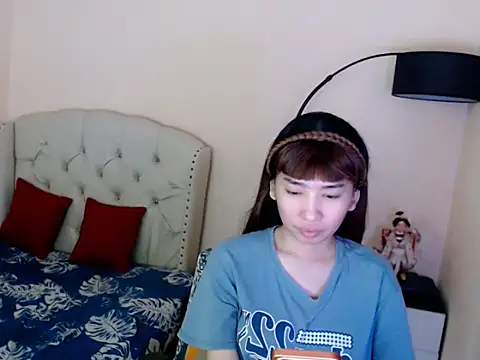 ShantalFoxxy  online show from 06-12-26, 11:24