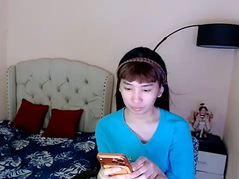 ShantalFoxxy  online show from 06-19-26, 12:38
