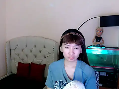 ShantalFoxxy  online show from 04-12-26, 12:14