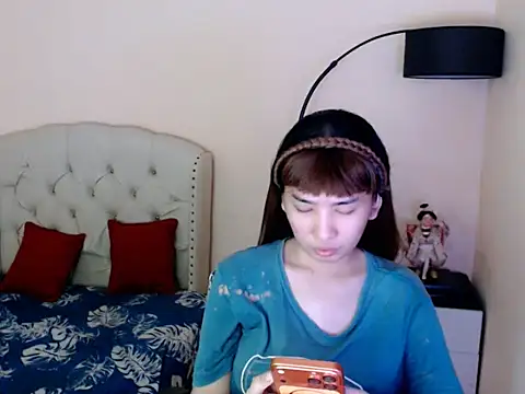 ShantalFoxxy  online show from 06-04-26, 12:04