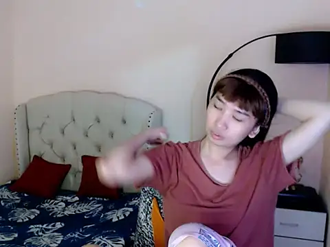 ShantalFoxxy  online show from 07-12-26, 12:44