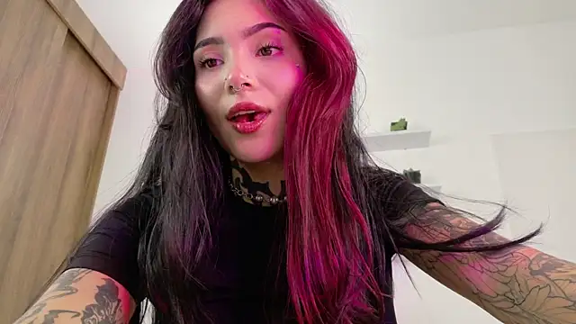 sara queen10 online show from 04-28-26, 01:26