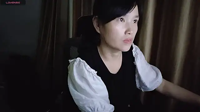 Snapshot of Haili-1 chatting on 09-30-25, 12:33 Haili-1 online show from 09-30-25, 12:33
