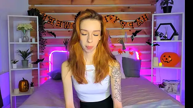 Lori Williams online show from 10-28-25, 01:17