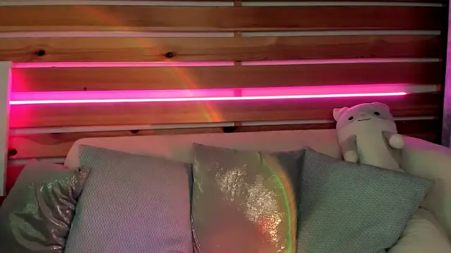 Lori Williams online show from 10-22-25, 01:05