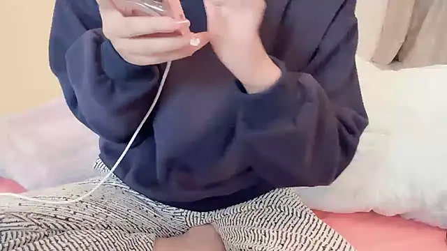 Snapshot of Amybaby521 chatting on 10-29-25, 10:14 Amybaby521 online show from 10-29-25, 10:14