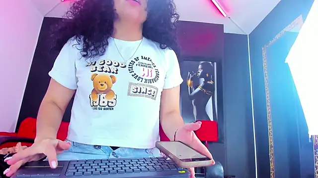 Snapshot of angelita_martins chatting on 10-05-25, 08:43 angelita martins online show from 10-05-25, 08:43