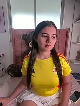 salomecute21 online show from 06-27-26, 12:00