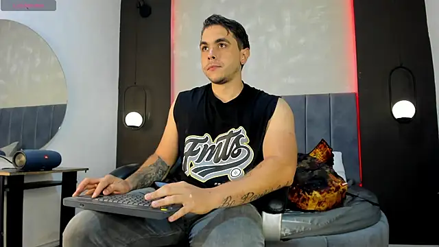 Liam walk  online show from 10-07-25, 07:04