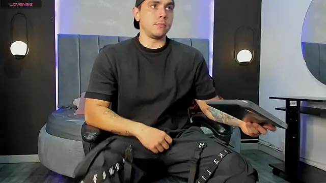 Liam walk  online show from 09-12-25, 08:08