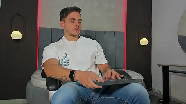 Liam walk  online show from 04-23-26, 07:04