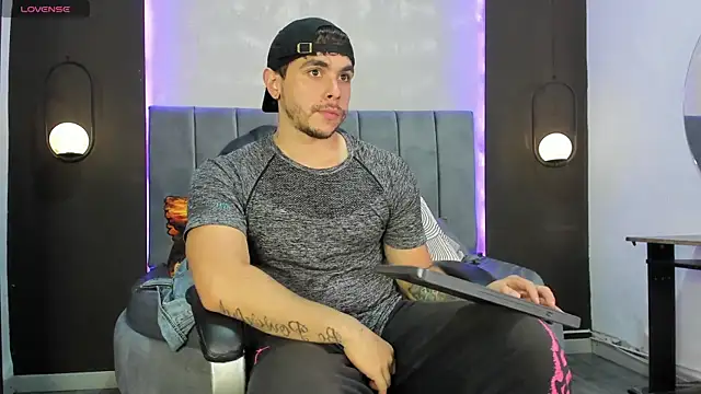 Liam walk  online show from 11-12-25, 07:51