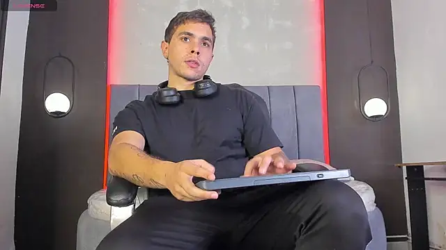 Liam walk  online show from 02-09-26, 08:29