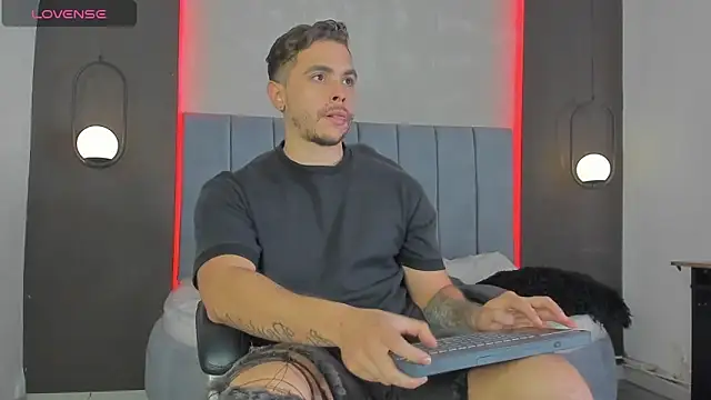 Liam walk  online show from 04-07-26, 07:48