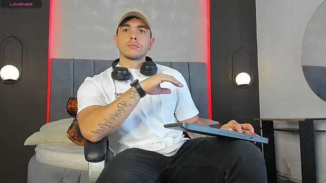 Liam walk  online show from 02-12-26, 09:03