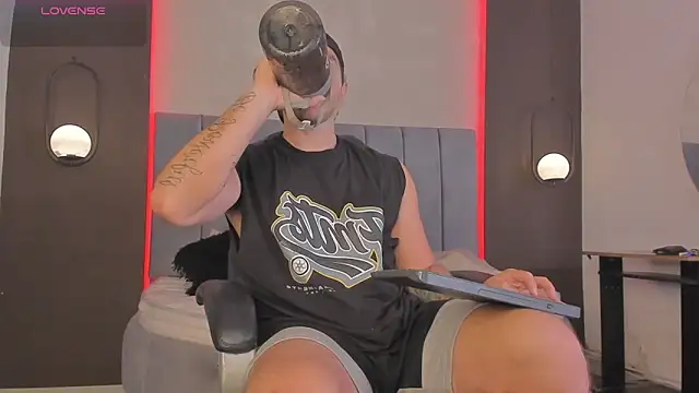 Liam walk  online show from 03-18-26, 09:04