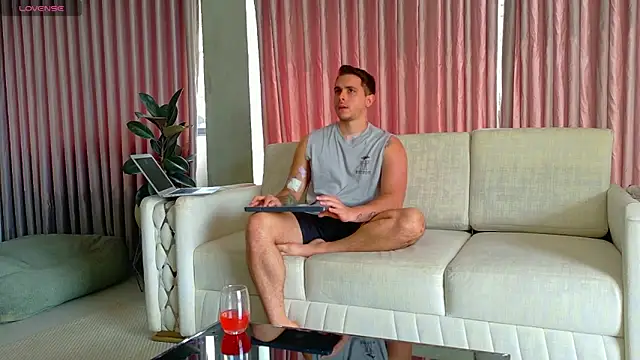 Liam walk  online show from 08-03-26, 06:14