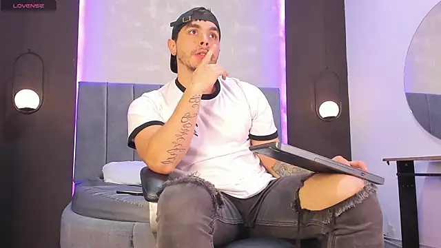 Liam walk  online show from 11-10-25, 08:03