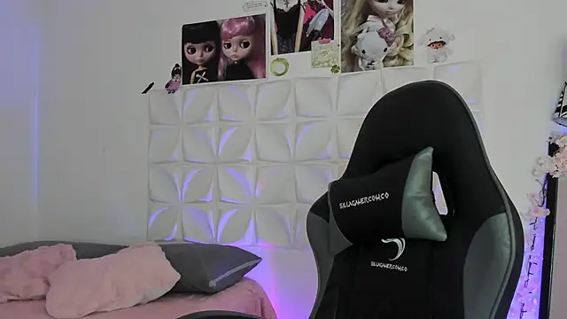 JuliethMoss online show from 11-24-25, 09:37