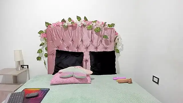 ivy moon05 online show from 10-20-25, 04:29