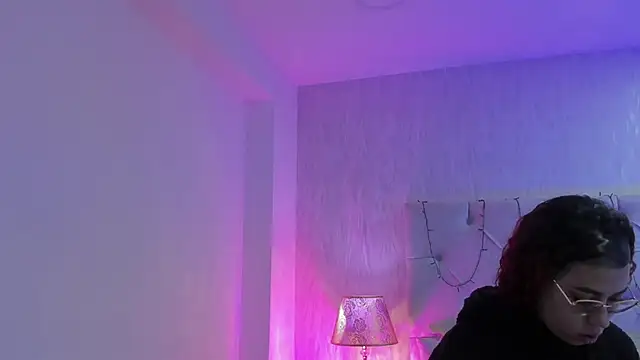 Pamelamiler   online show from 10-14-25, 11:44