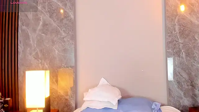 Emma hunter  online show from 10-28-25, 03:40