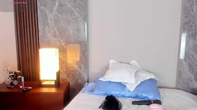 Emma hunter  online show from 10-29-25, 04:00