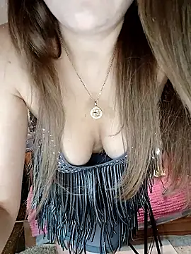 Snapshot of Viola3102 chatting on 12-14-25, 07:30 Viola3102 online show from 12-14-25, 07:30