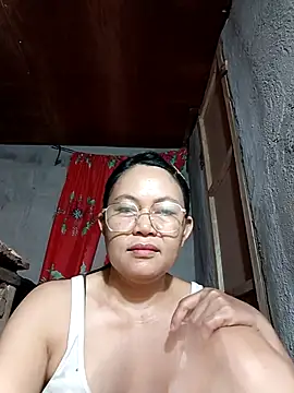 Everleigh mom online show from 10-22-25, 08:03