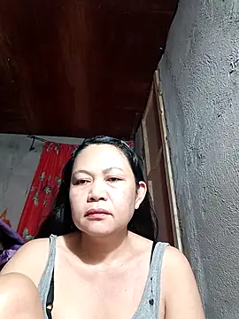 Everleigh mom online show from 10-31-25, 08:05