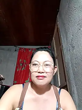 Everleigh mom online show from 11-30-25, 08:20