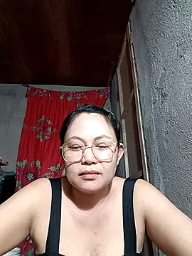 Everleigh mom online show from 11-17-25, 07:34