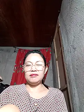 Everleigh mom online show from 11-27-25, 10:48