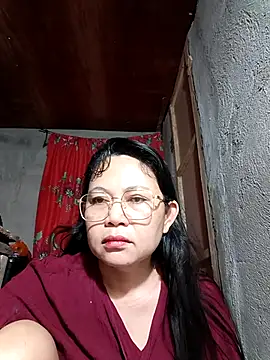 Everleigh mom online show from 11-17-25, 07:51