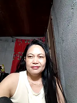 Everleigh mom online show from 12-16-25, 07:51