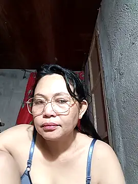 Everleigh mom online show from 11-29-25, 04:45