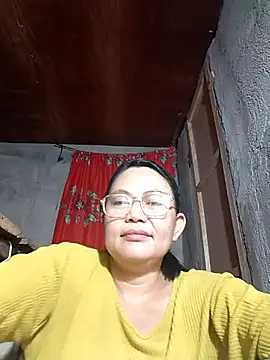 Everleigh mom online show from 10-19-25, 12:19