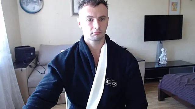 Snapshot of muscle_uncut chatting on 10-15-25, 08:11 muscle uncut online show from 10-15-25, 08:11