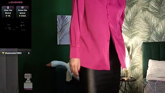 Lia Reyn online show from 09-30-25, 10:21