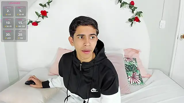 JoshuaSanzz online show from 10-06-25, 03:40